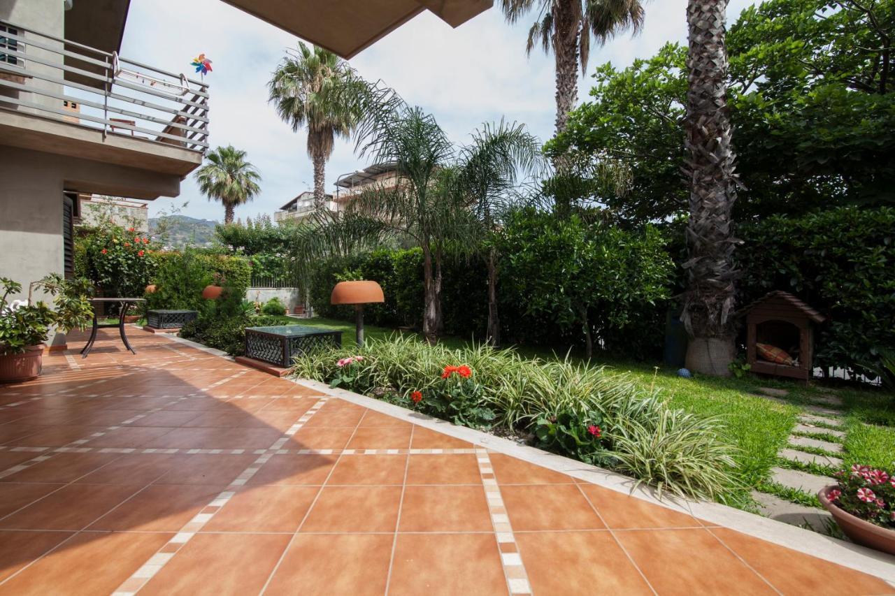 B&B Villa Carmen SantʼAlessio Siculo エクステリア 写真